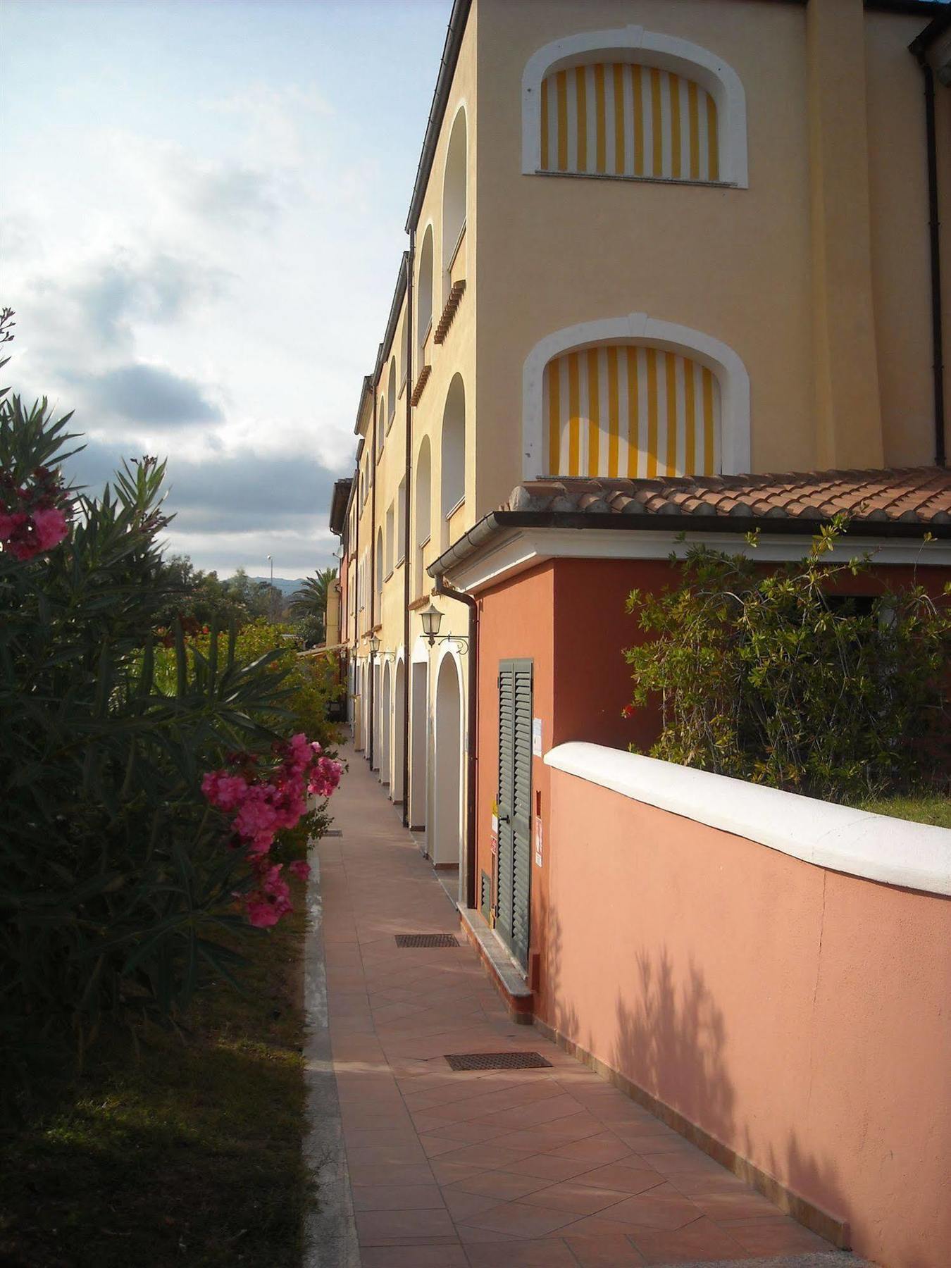 Residence Il Borgo 奥罗塞伊 外观 照片